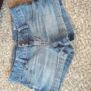 Woman's shorts